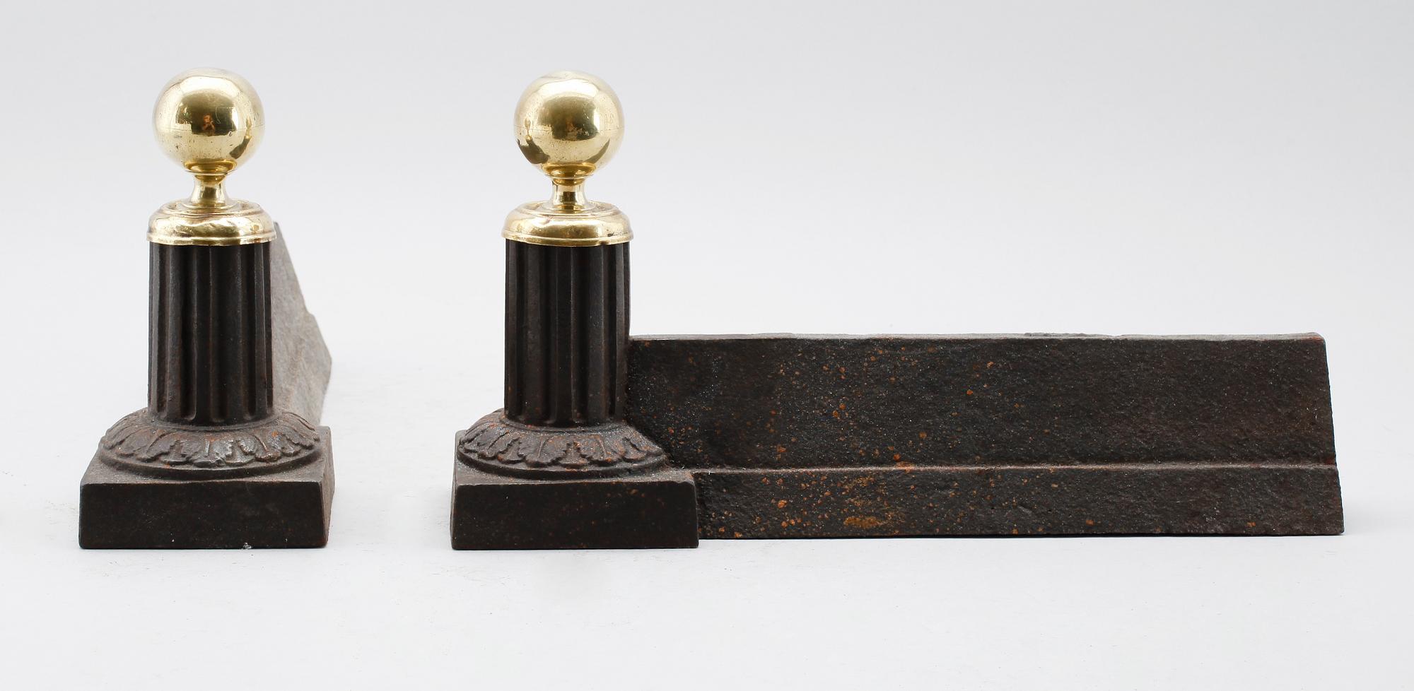 ELDHUNDAR, 1 par, mässing och gjutjärn, omkring år 1900.