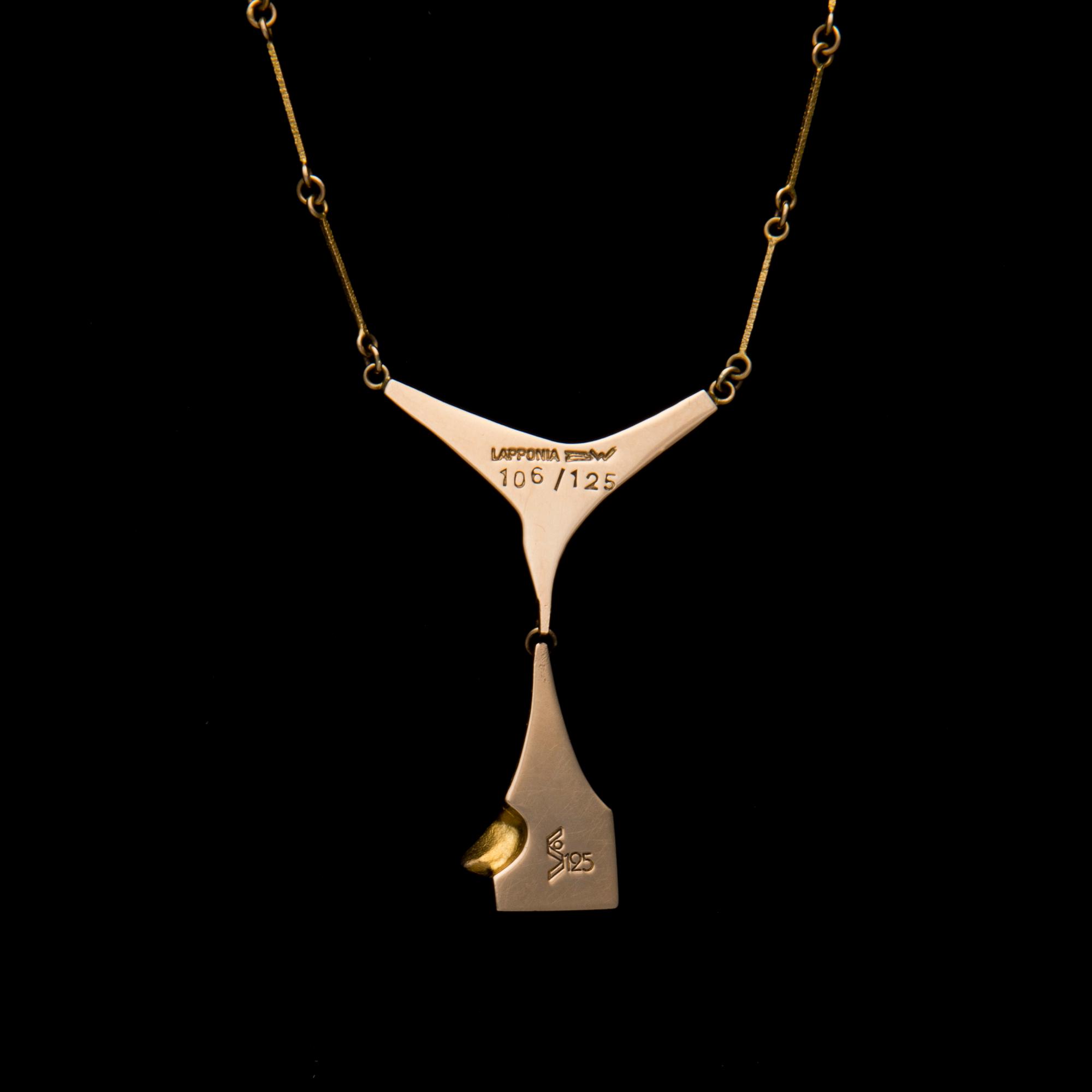 BJÖRN WECKSTRÖM, PENDANT. 18K gold and platina, Corona Austrina, Lapponia 1987.