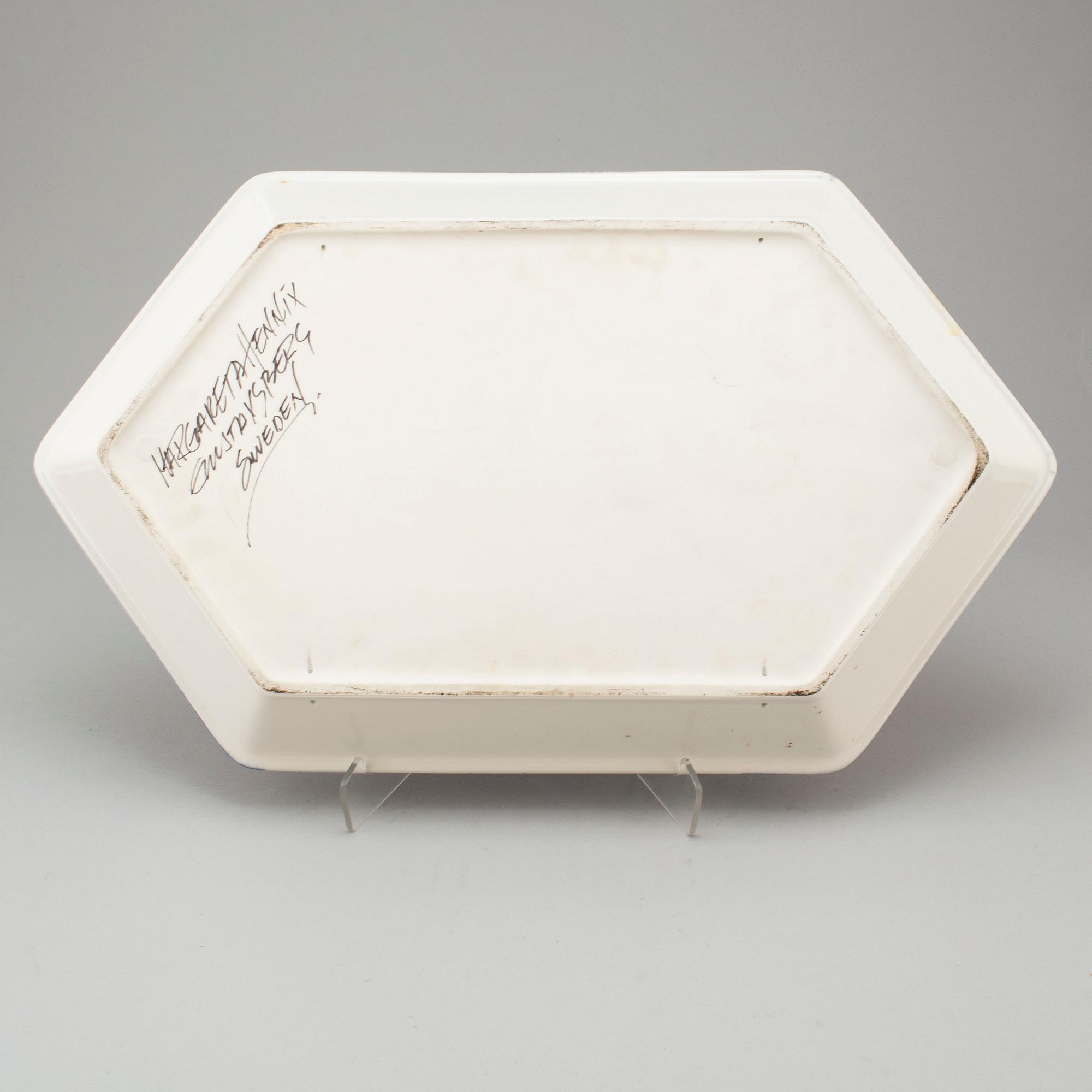 MARGARETA HENNIX, fat, keramik, Gustavsberg, signerat.