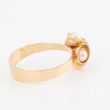 Ring 14K guld med odlade pärlor och en åttkantslipad diamant.