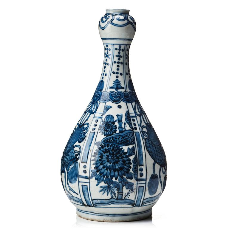 A blue and white bottle flask, Ming dynasty, Wanli (1572-1622).