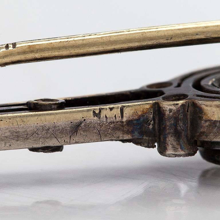 Brooch in 14K gold/silver with old-cut diamonds. Russia around year 1900.
