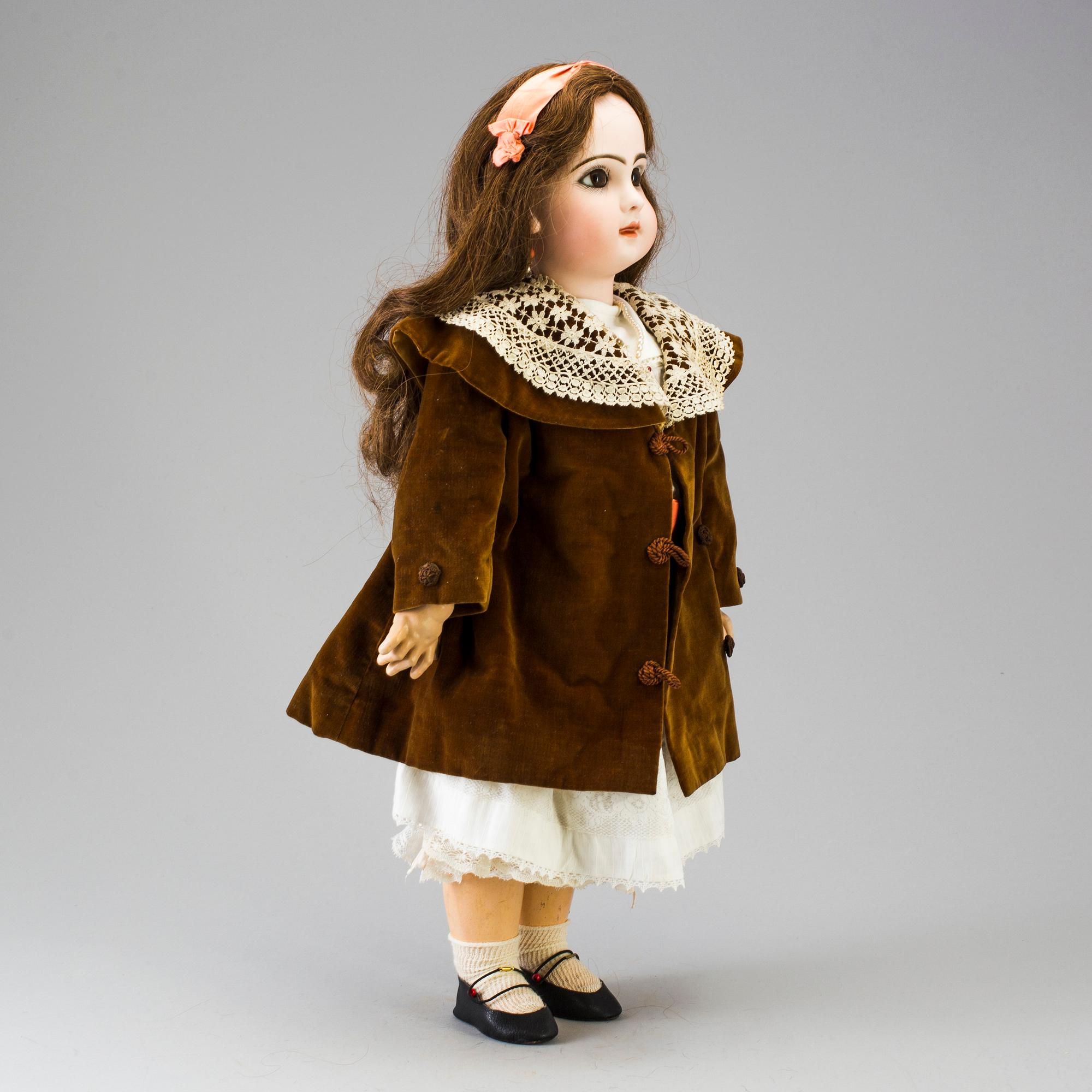 A Tete Jumeau bisque headed doll, France, late 19th century.
