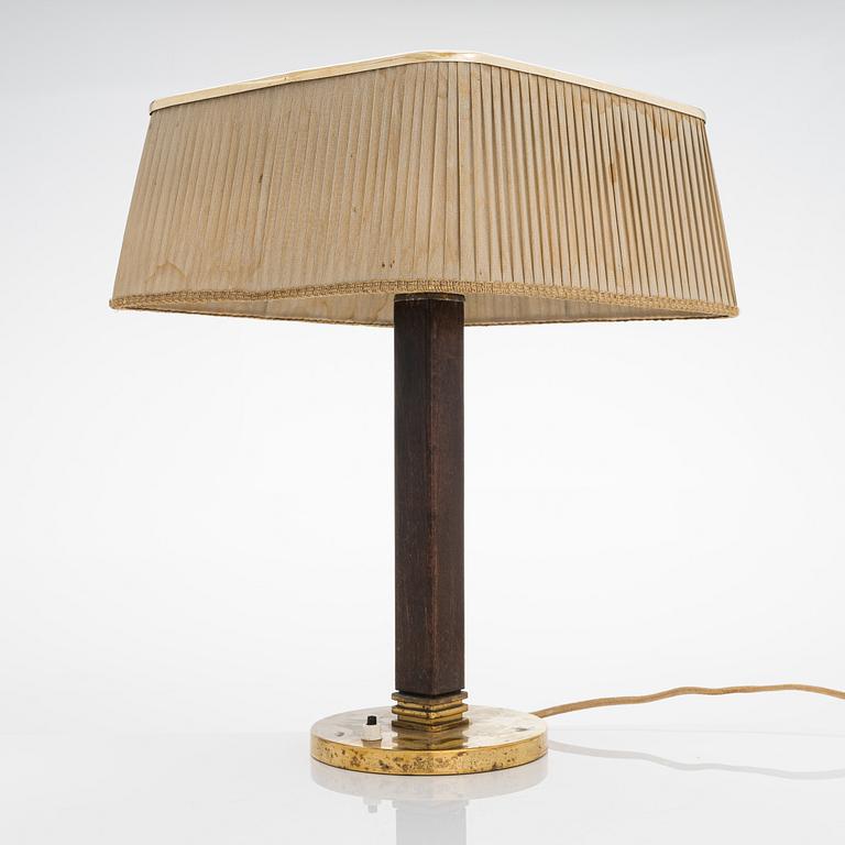 Paavo Tynell, A mid 20th century '5066' desk lamp for Taito Oy, Finland.