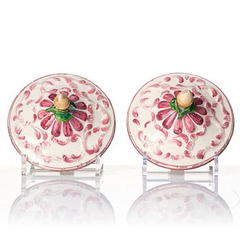 A pair of faiance historismus pharmacy jars with covers, 19th century.