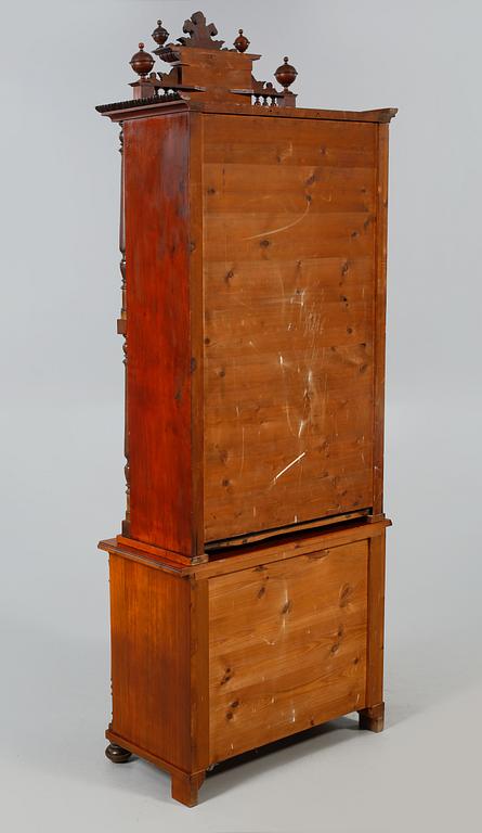 BOKSKÅP, nyrenässans, omkring sekelskiftet 1900.