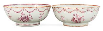 828. A pair of famille rose punch bowls, Qing dynasty, Qianlong.