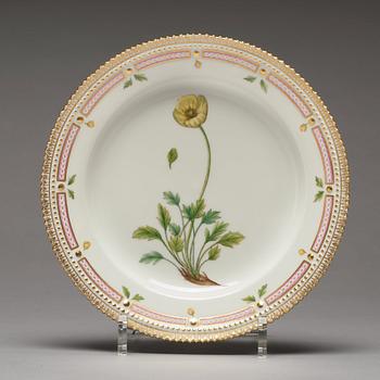 LUNCHTALLRIKAR, 12 stycken (6+6), porslin. "Flora Danica", Royal Copenhagen, Danmark, 1900-tal.