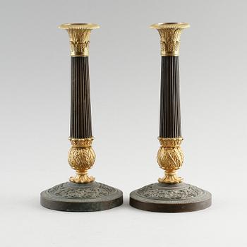 LJUSSTAKAR, 1 par, förgylld brons, empire, 1800-talets första hälft.