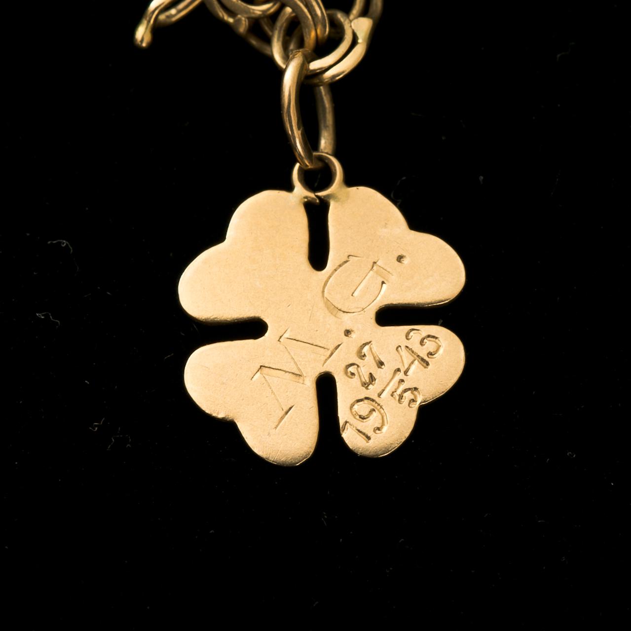 ARMLÄNK,  18 k guld med berlock. G A Dahlgren AB Malmö, 1940. Bolidenguld. Vikt ca 5,5 g.