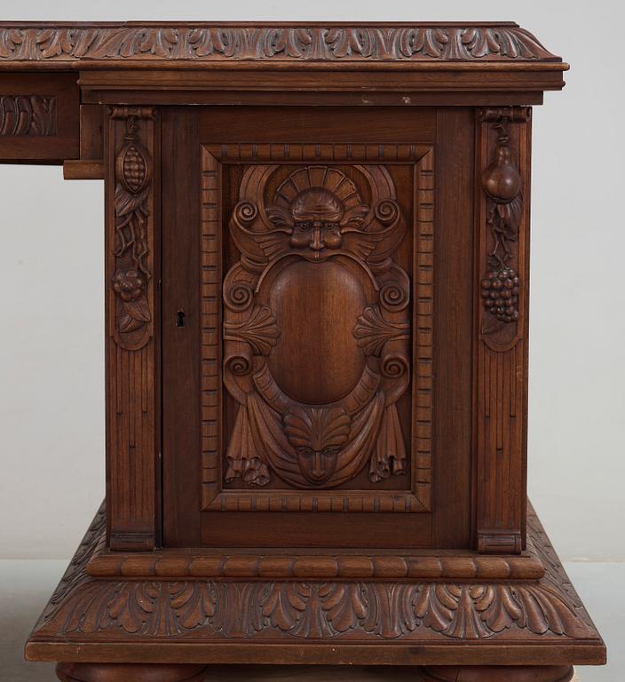 SKRIVBORD, renässansstil, 1900-talets början.