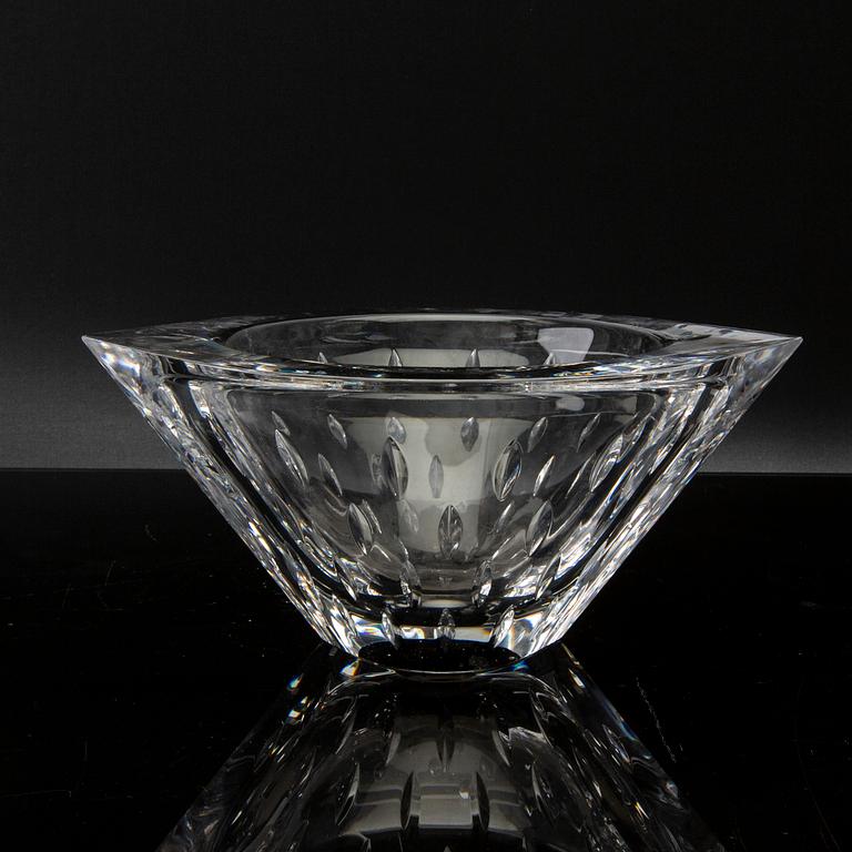 JAN JOHANSSON, two signed Orrefors glass bowls. Models. 21th century.