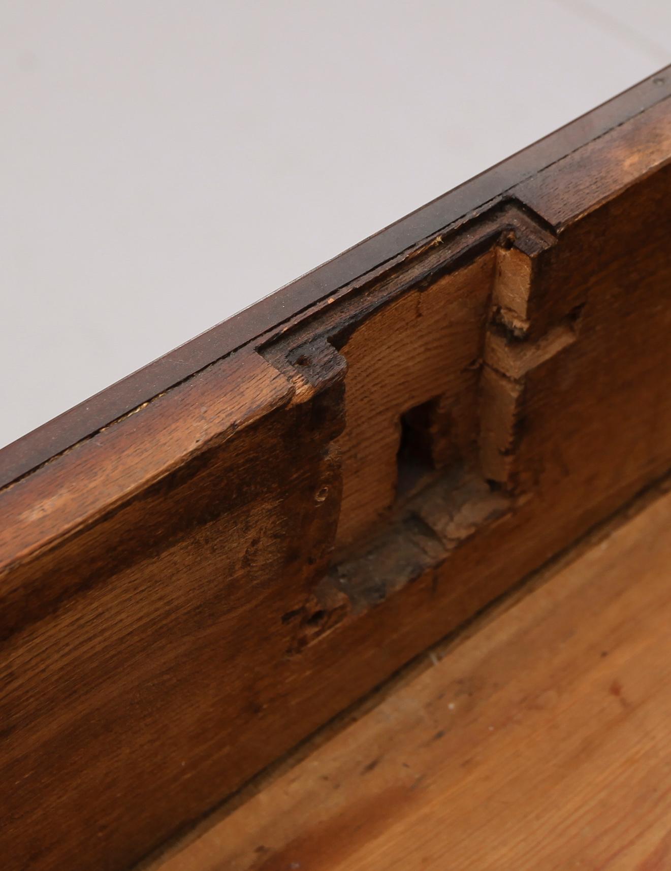 SKRIVSEKRETÄR, sengustaviansk, omkring år 1800.