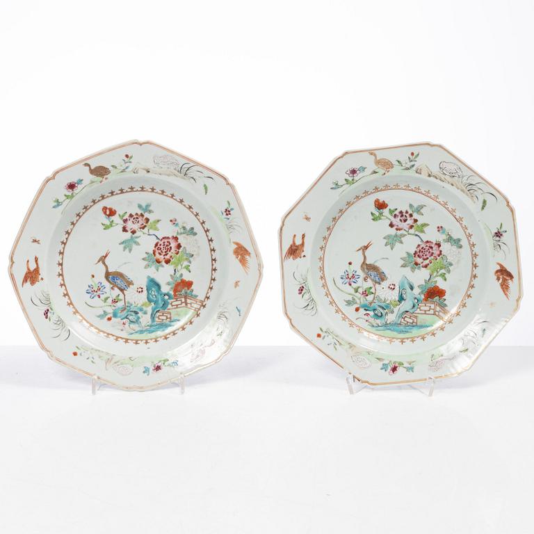 Skål samt tallrikar, ett par, porslin, Kina, Yongcheng (1723-35).