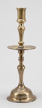 LJUSSTAKE, mässing, troligen 1500/1600-tal.