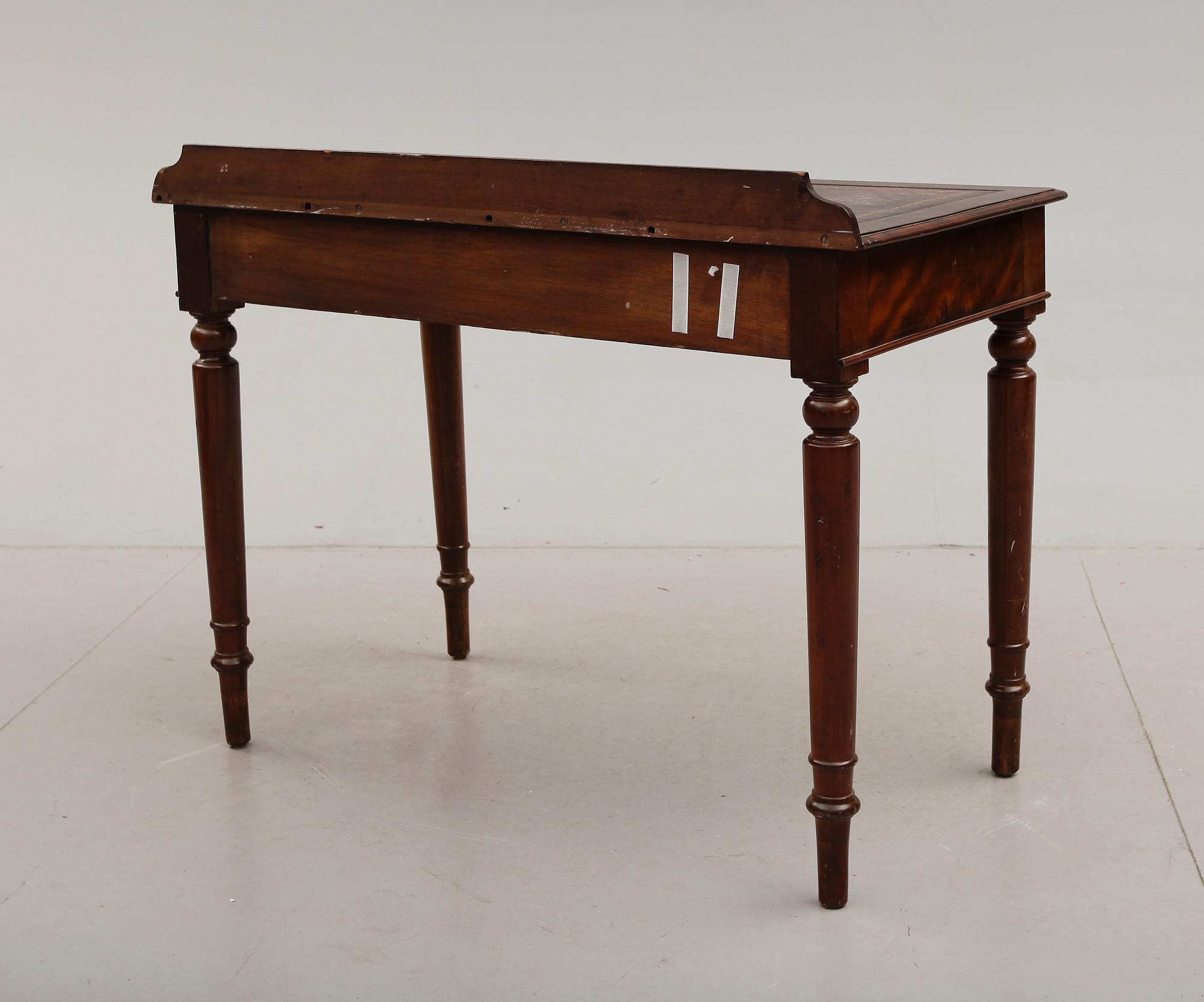 SKRIVBORD, England, 1800-talets andra hälft.