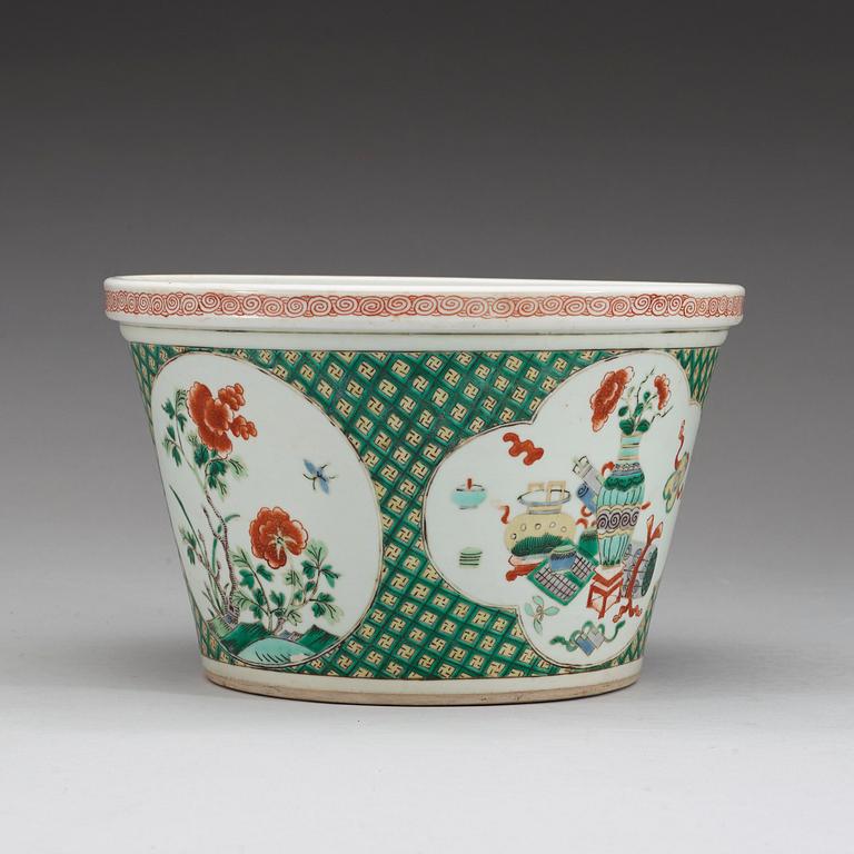KRUKA, porslin, famille verte, Qingdynastin 1800-tal.