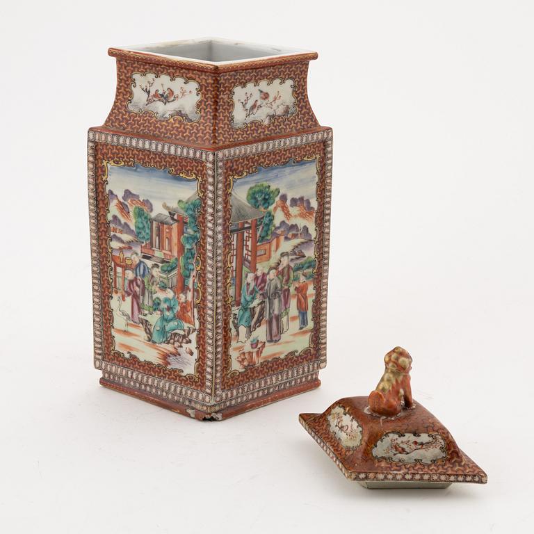 Urna med lock, kompaniporslin. Qingdynastin, Qianlong (1736-95).