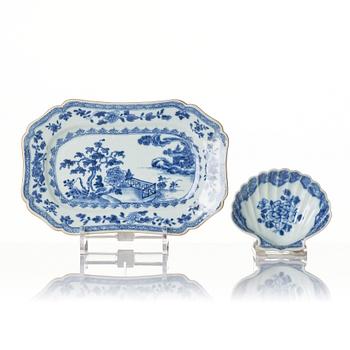 A blue and white serving dish and a butter shell, Qing dynasty, Qianlong (1736-95).