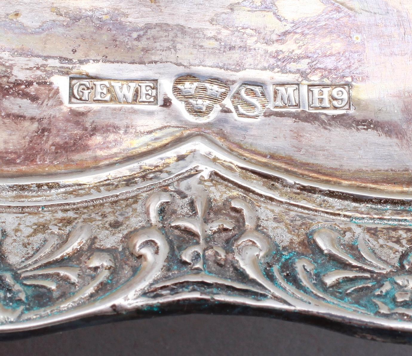 BRICKA, SOCKERSKÅLAR, 2 st samt BRICKA, silver, 1900-tal. Vikt ca 712 gram.
