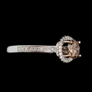 RING, 14 k vitguld, briljantslipade diamanter tot ca 1.00 ct.