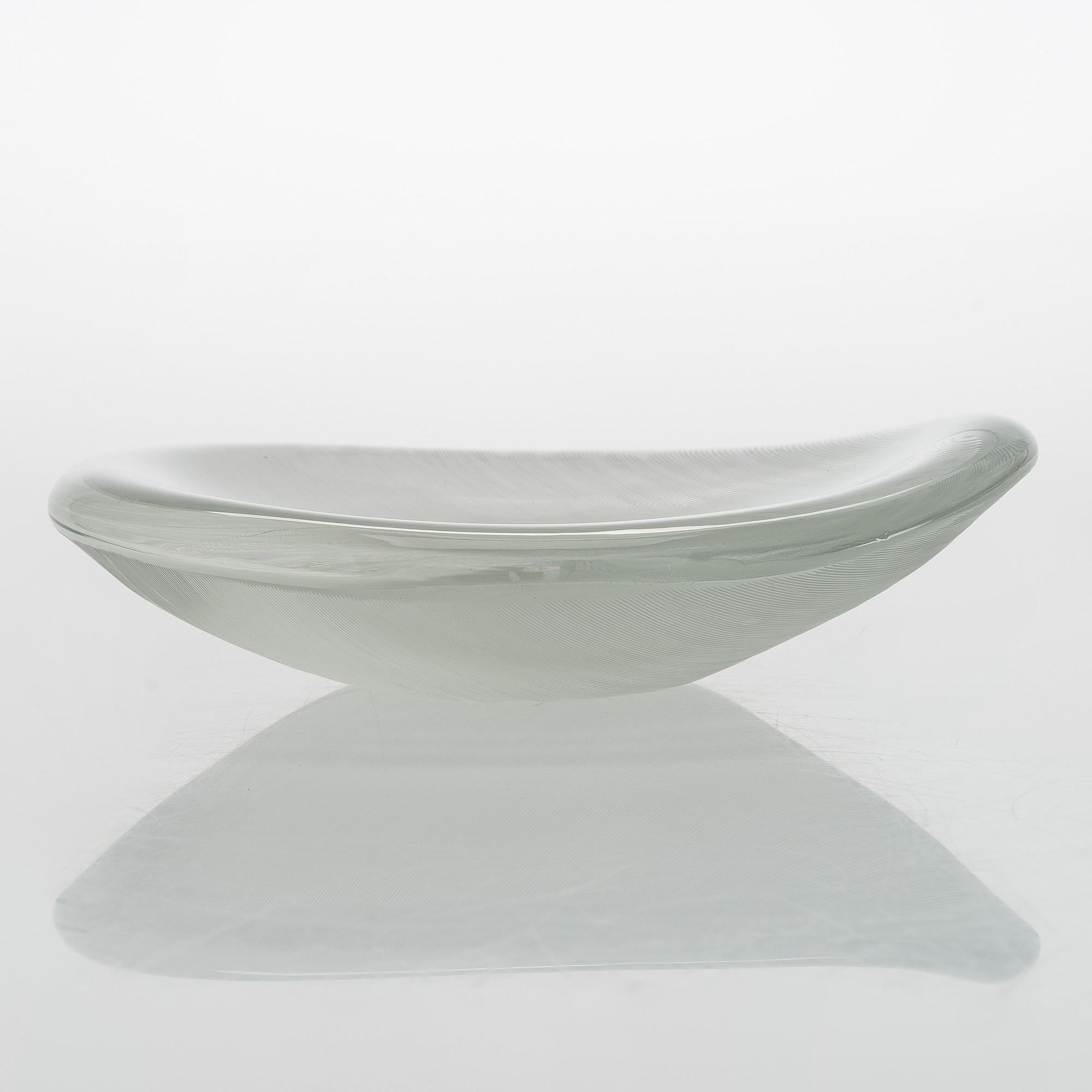 Tapio Wirkkala, A glass bowl "Lehti" (Leaf), signed Tapio Wirkkala Iittala -55.