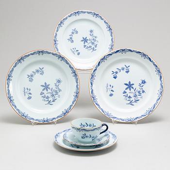 A part 'Ostindia' porcelain and creamware service, Rörstrand (26 pieces).