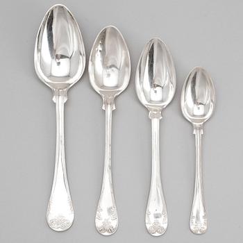 SKEDAR, 18 st "Gammal Fransk", bland annat Markströms Guldsmeds Ab, Uppsala, 1900. Total vikt ca 689g.