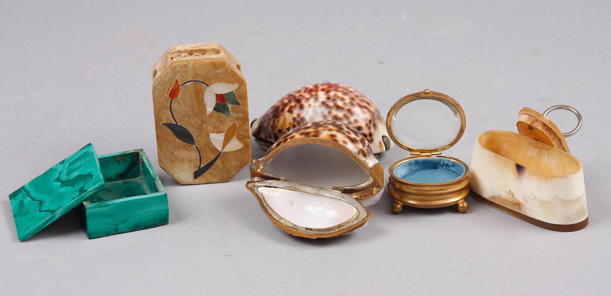 DOSOR, 6 st, bl a malakit, ben och snäckor, 1800-1900-tal.