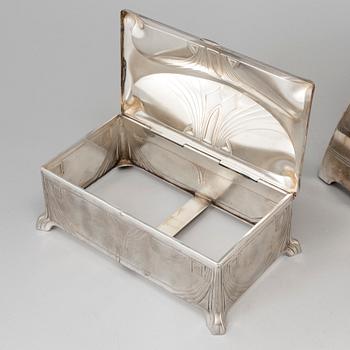 An Art Nouveau silver plate frame and box, early 20th Century.