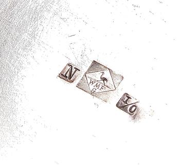 TEKANNA MED TEKÖK, samt TEKANNA, vitmetall resp nysilver, WMF resp England.