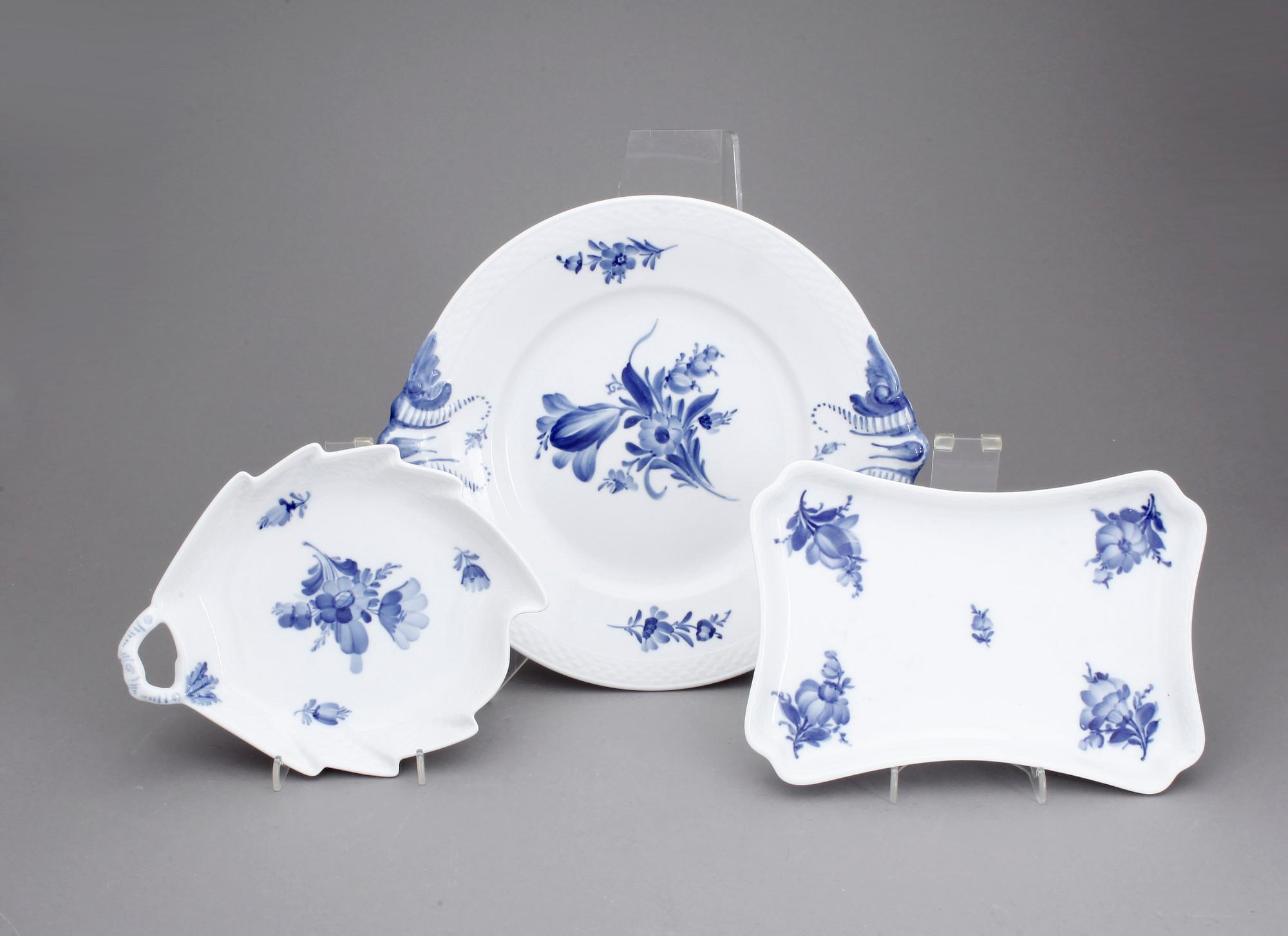 KAFFE- och TESERVIS, porslin, 46 delar, "Blå Blomst", Royal Copenhagen.