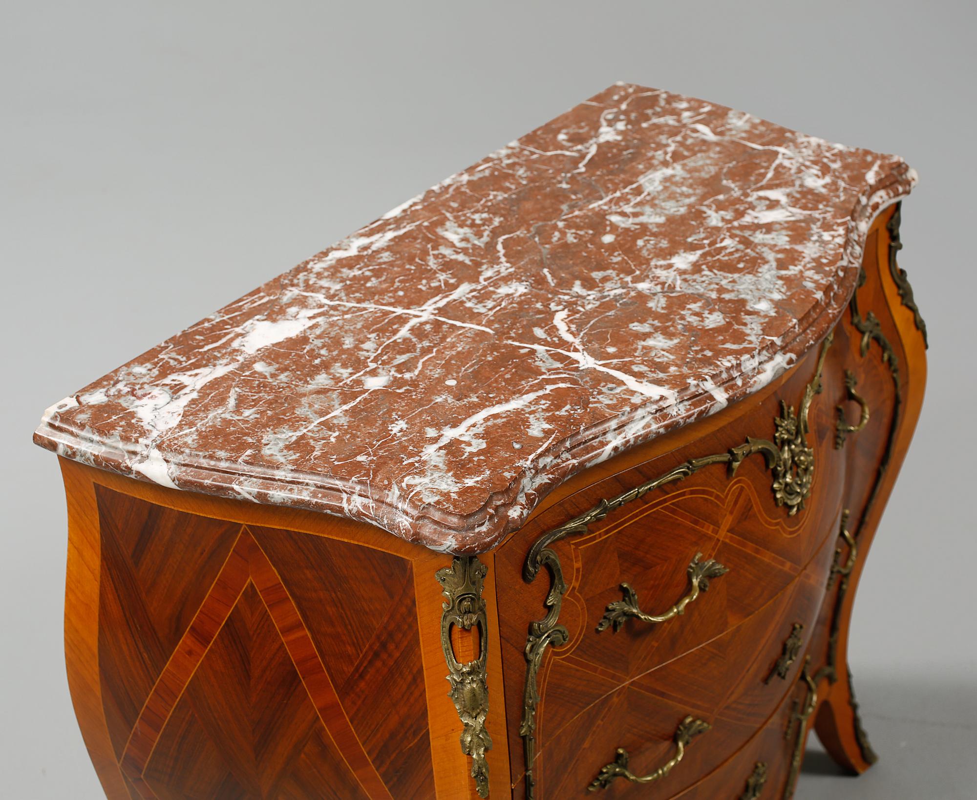 BYRÅ, rokokostil, 1900-talets andra hälft.