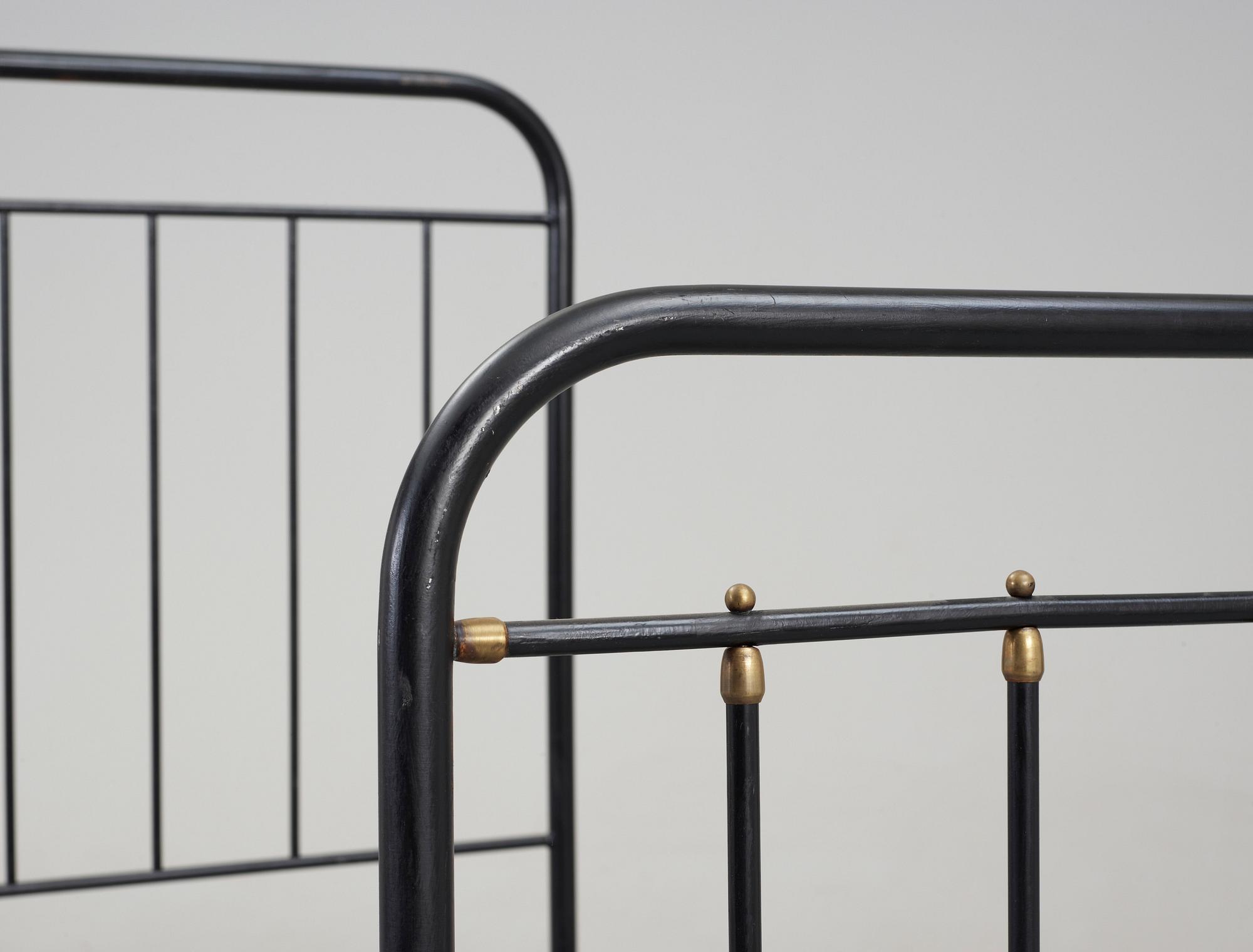 SÄNG, järn och mässing, 1900-talets början.