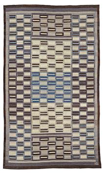 322. Alice Lund, A CARPET, flat weave, ca 507,5 x 305 cm, designed by Alice Lund.