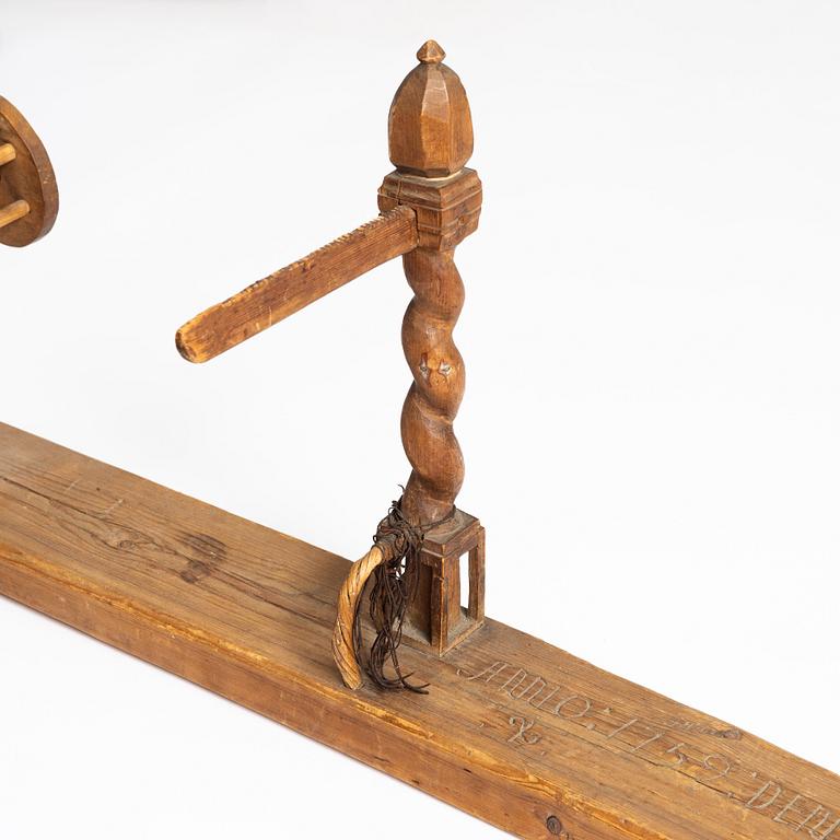 Bandvävstolar, två stycken, Sverige, daterade 1759.