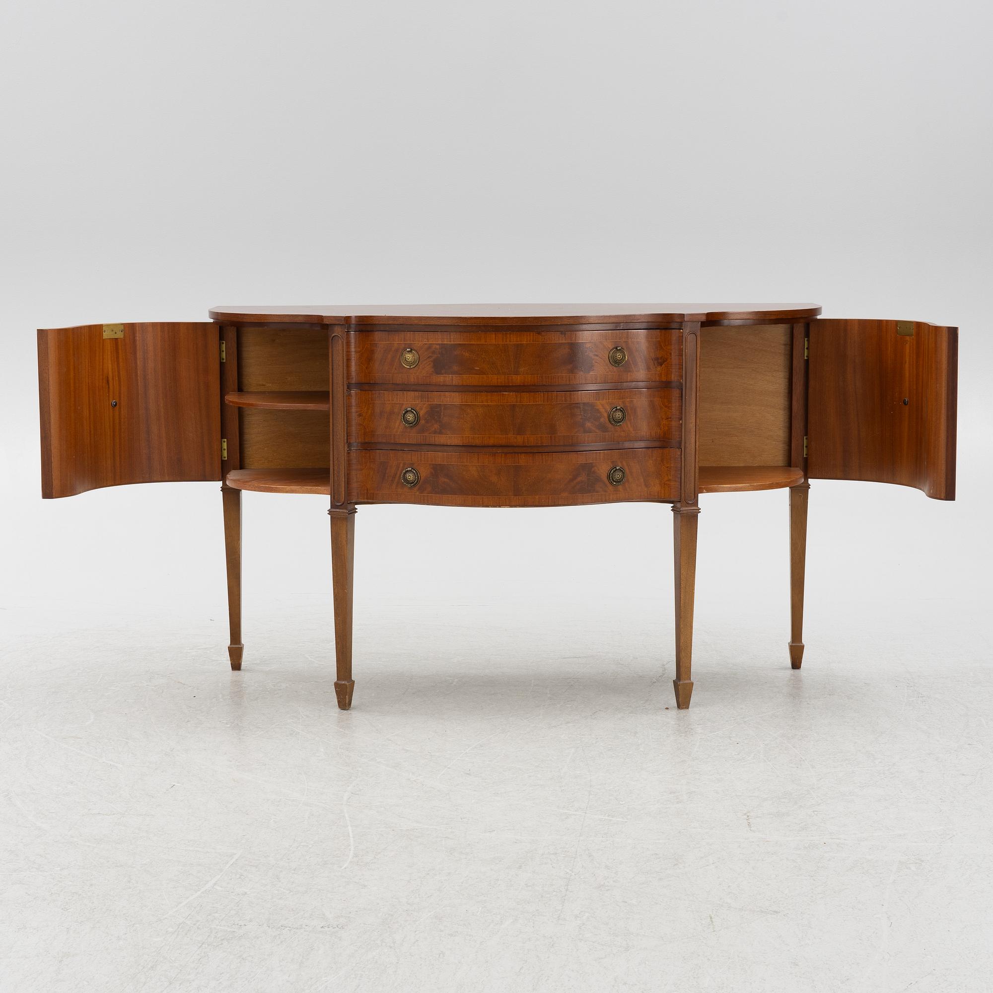 Sideboard, English style, first half of the 20th century.