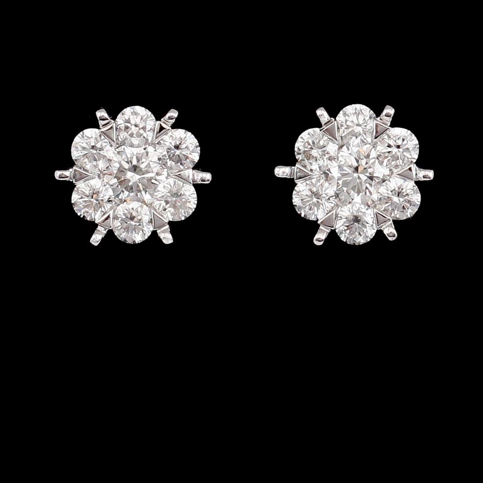 ÖRHÄNGEN, 1 par, 18 k vitguld, briljantslipade diamanter tot ca 1.06 ct.