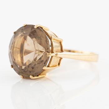 Ring in 18K gold with faceted smoky quartz, Stigbert.