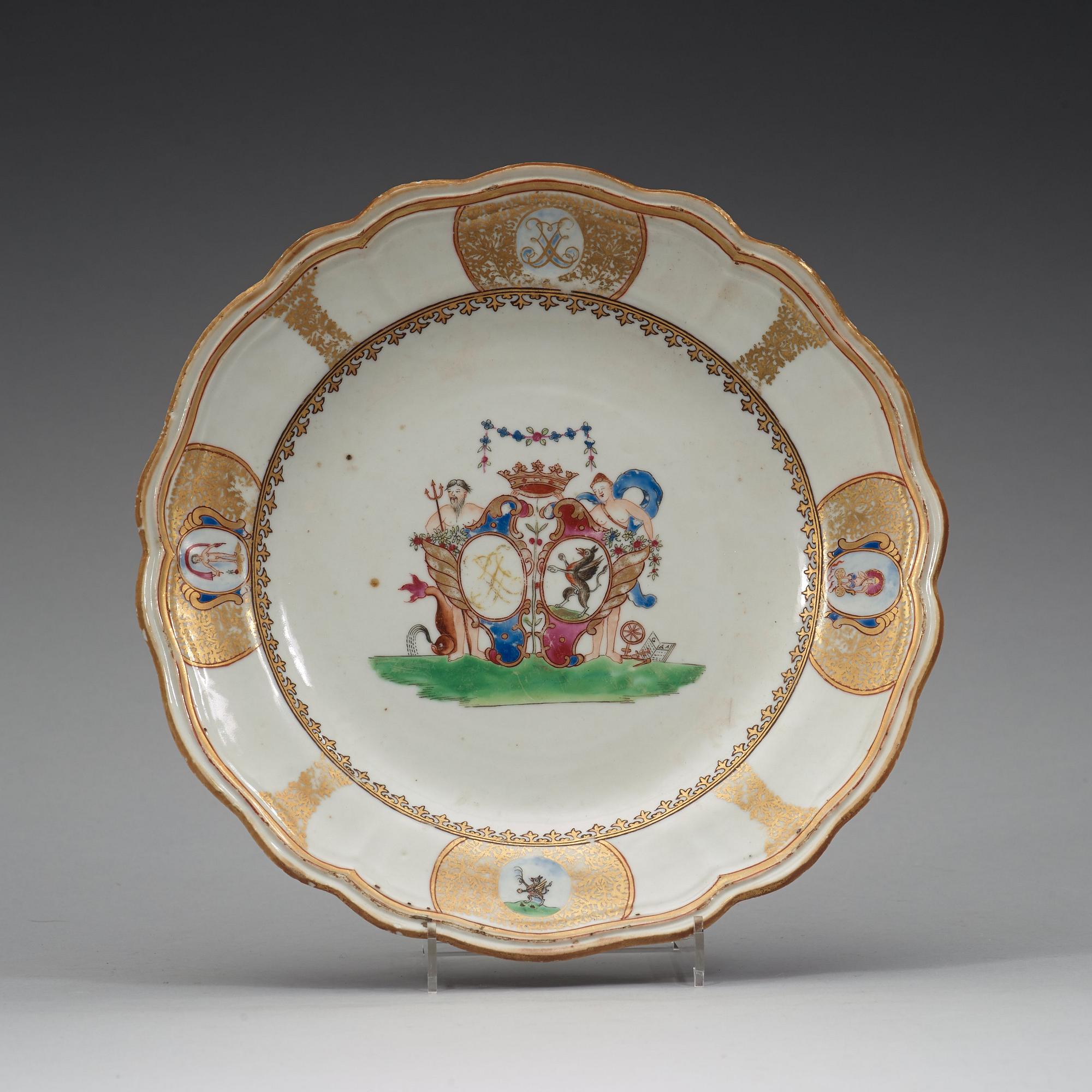 A five piece set of Swedish armorial porcelain, Qing dynasty, Qianlong (1736-95).
