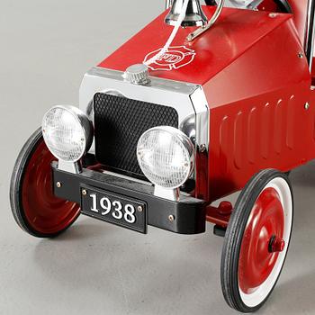 A child´s pedal car from the fourth quarter of the 20th century.