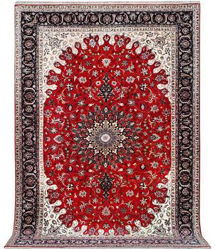 A Tabriz carpet, part silk, c. 315 x 208 cm.