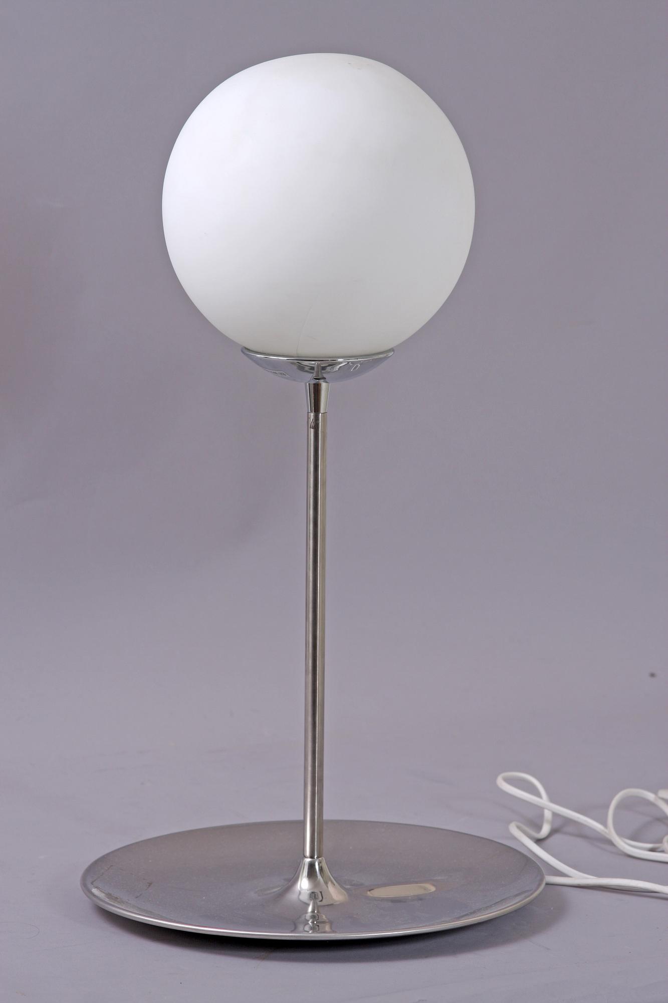 BORDSLAMPA, metall och glas, 1900-talets andra hälft.