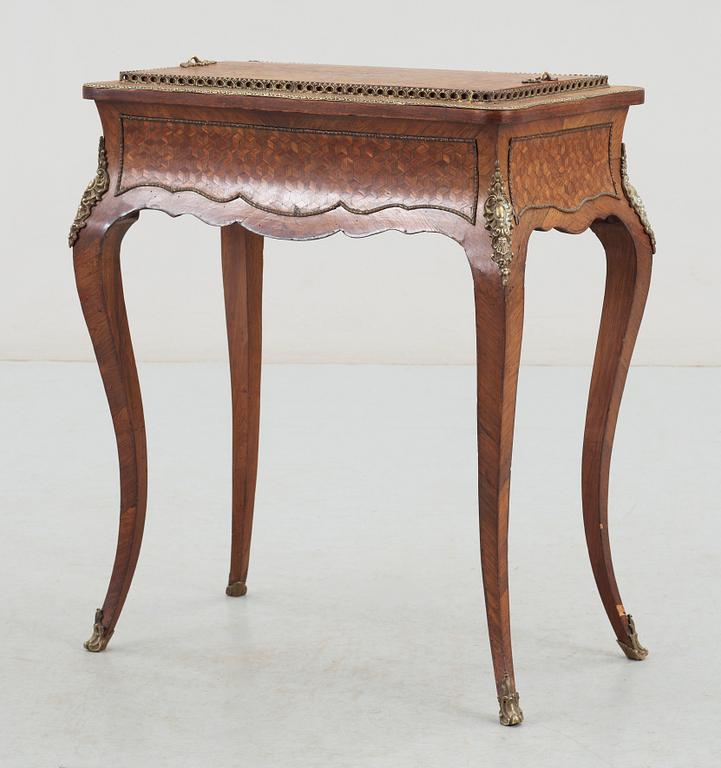 BLOMSTERBORD, Louis XV-stil, 1900-talets början.