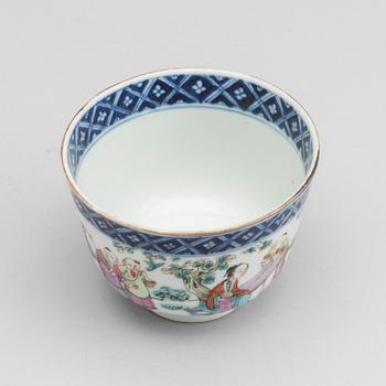 A Chinese 19th century porcelain cup.