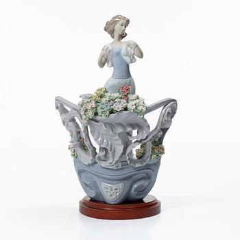 Joan Coderch, figurine, "Love's first light" Lladró, Spain.