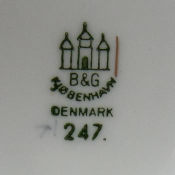 BULJONGKOPPAR med FAT, 10 st, porslin, "Måsen", Royal Copenhagen, 1900-tal.