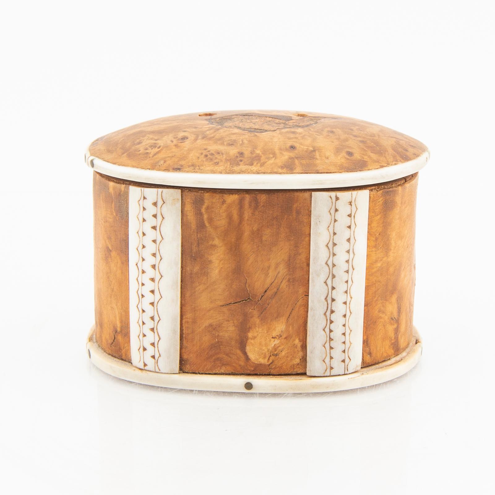 Lars Knutsson Sunna, a signed box of birch and bone.