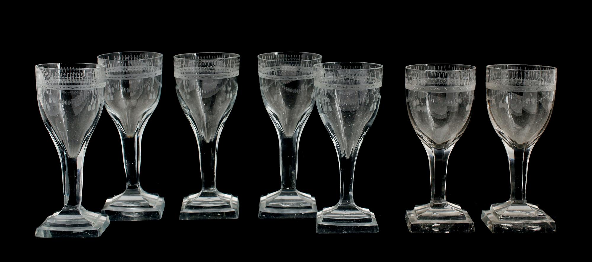 STARKVINSGLAS, 7 st (5+2 snarlika), glas, 1800-tal.