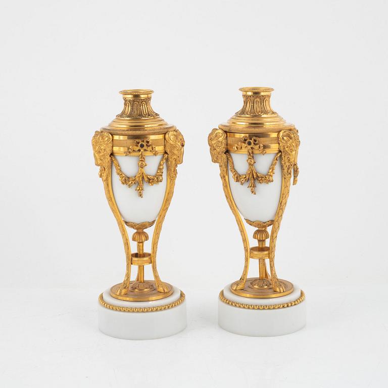 Cassoletter, ett par, Frankrike, 1800-talets andra hälft, Louis XVI-stil.
